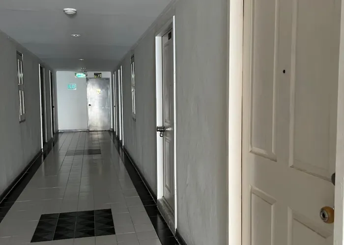 Regent Srinakarin18 *